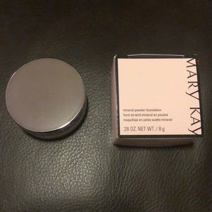 Mary Kay Mineral Powder Foundation - Ivory 0.5